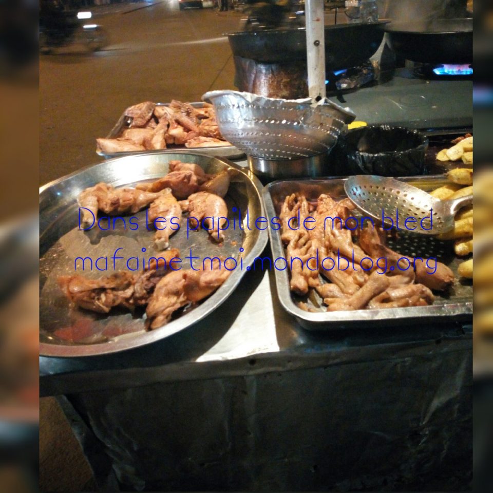 Article : Poulet et plantains frits au carrefour nouvelle route Tam-tam